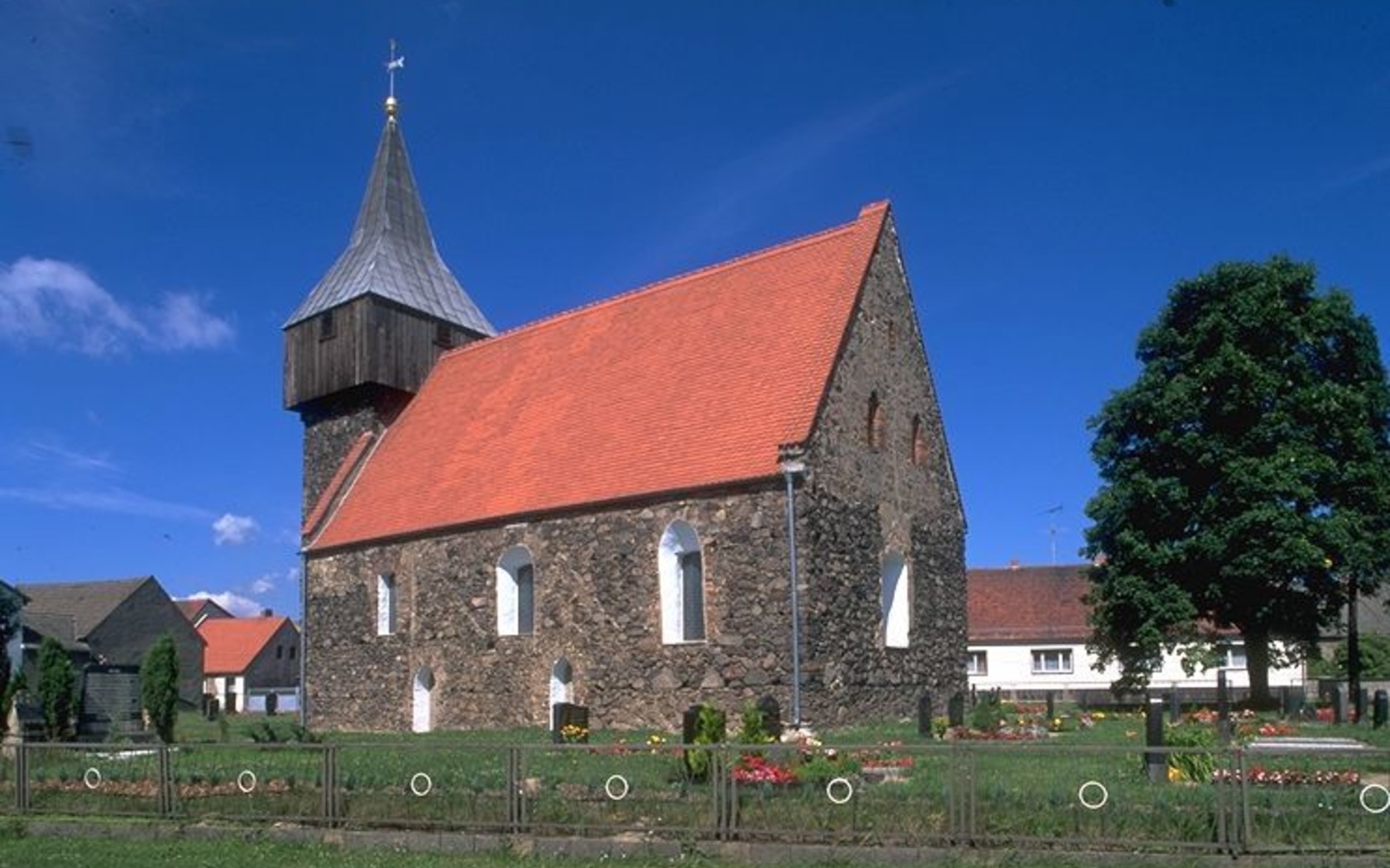 Wehrkirche Grießen, Foto: Rainer Weisflog
