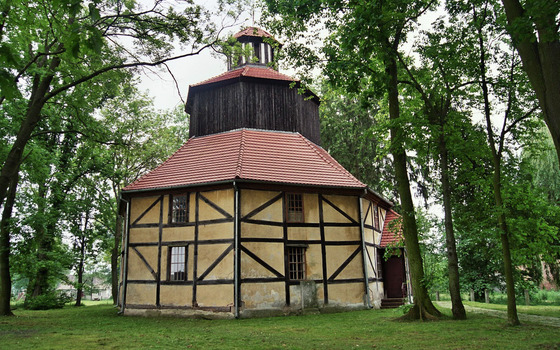 Fachwerkkirche Schenkendorf (Sękowice), Foto: Marketing und Tourismus Guben e.V.