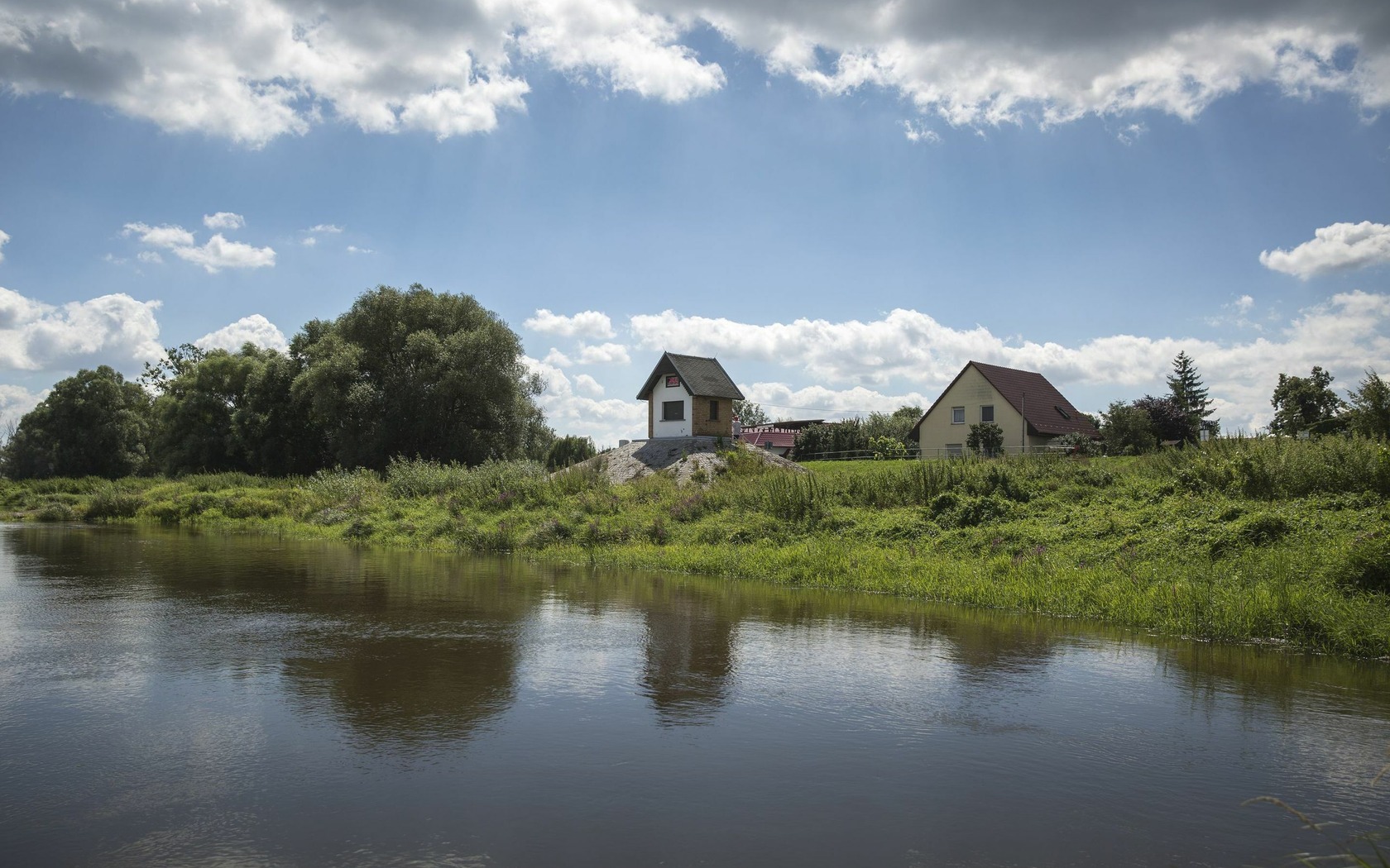 Pegelhäuschen bei Ratzdorf, Foto: Steffen Lehmann, Lizenz: TMB-Fotoarchiv