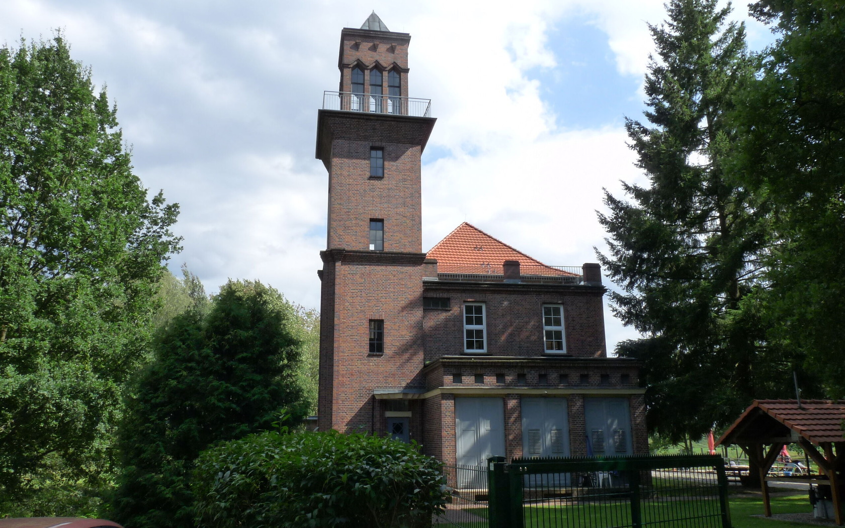 Wasserkraftwerk Grießen - Turm, Foto: Tourismusverband Niederlausitz e.V.