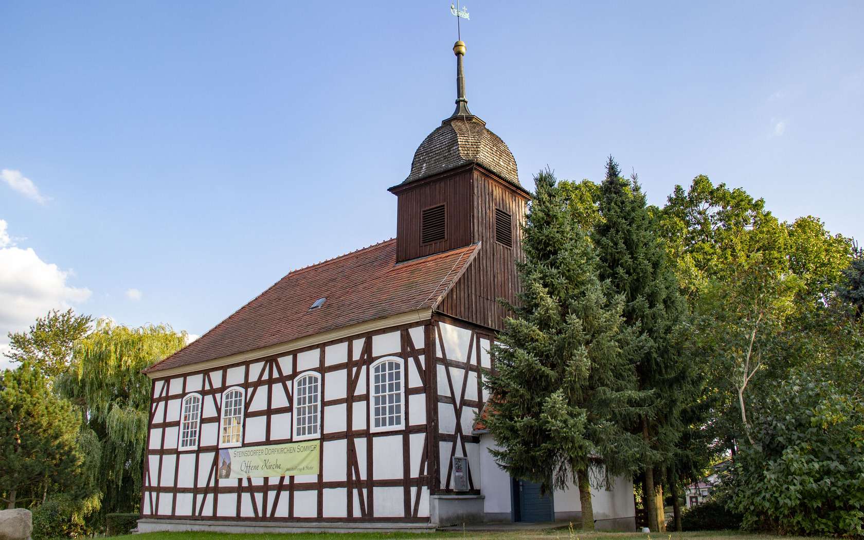 Kirche Steinsdorf, Foto: ScottyScout, Lizenz: TMB-Fotoarchiv
