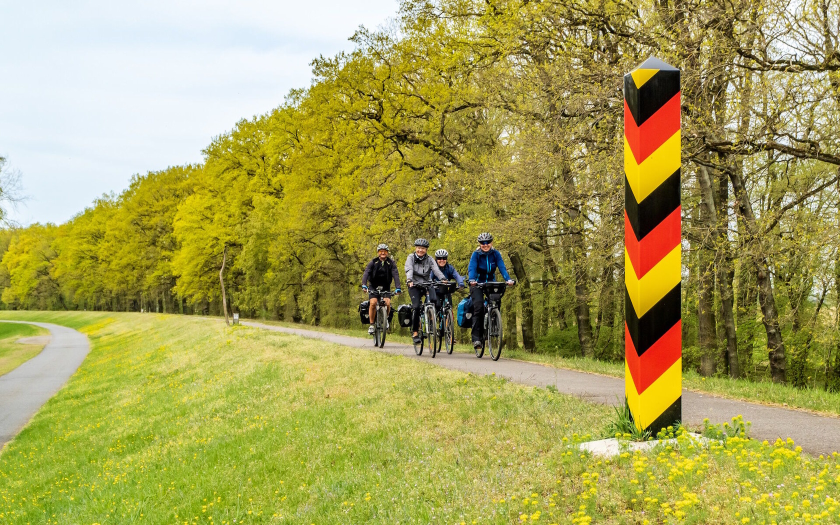 Radfahrer auf dem Oder-Neiße-Radweg; TMB Fotoarchiv Szymon Nitka
