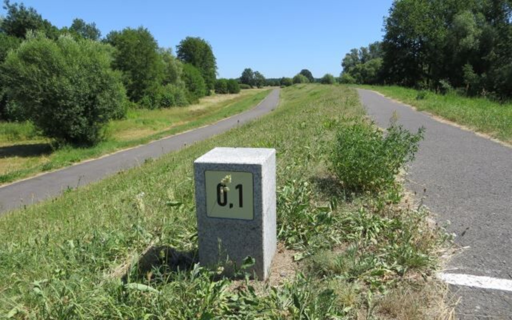 Kilometerstein am Oder-Neiße-Radweg, Foto: Info-Punkt Amt Lebus
