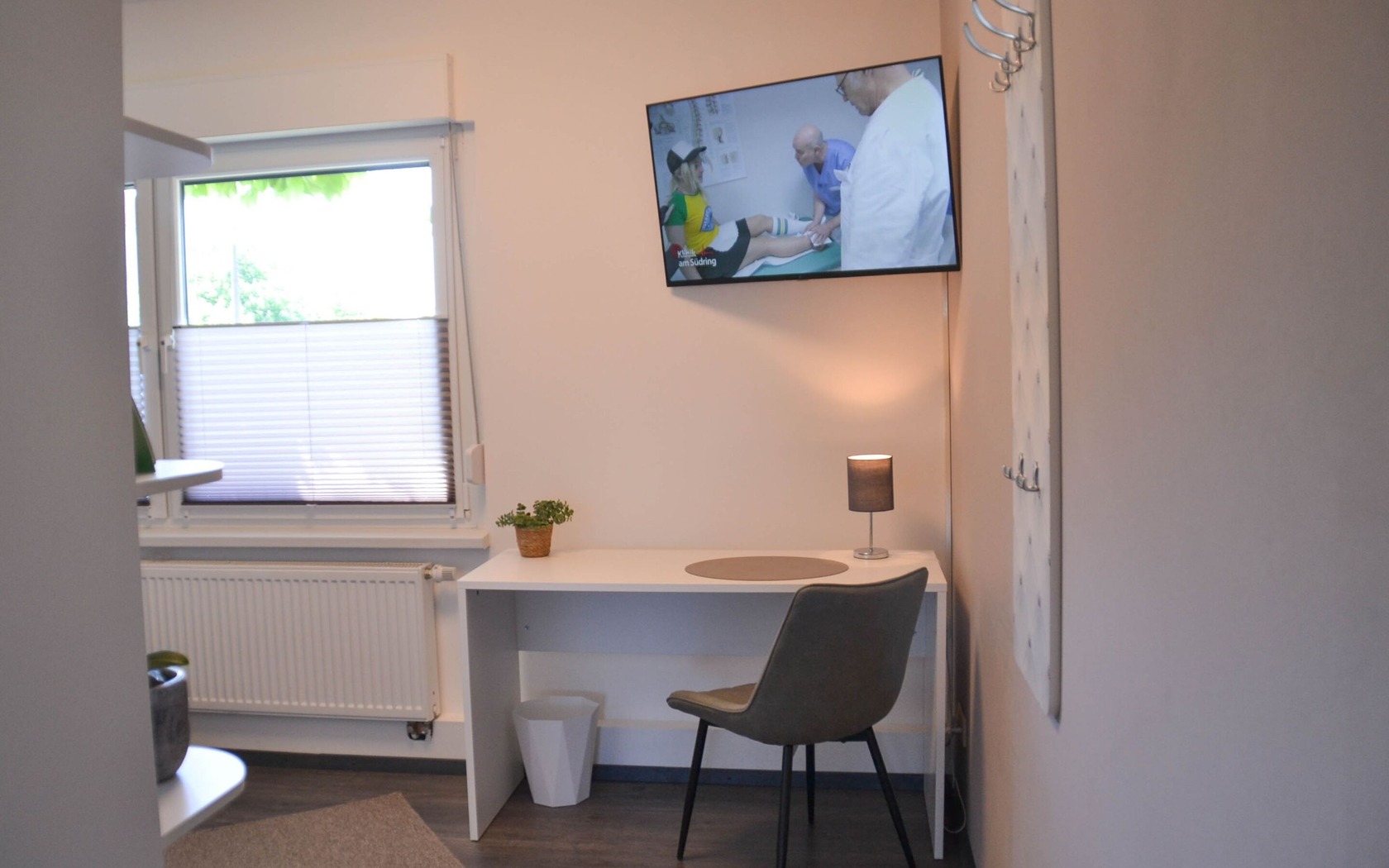 Doppelzimmer, Schreibtisch, Foto: Kerstin Geilich, Lizenz: MuT