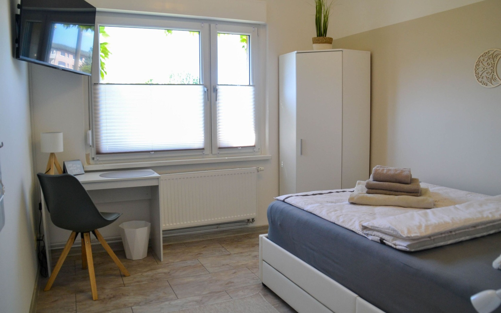 Doppelzimmer, Schreibtisch, Foto: Kerstin Geilich, Lizenz: MuT