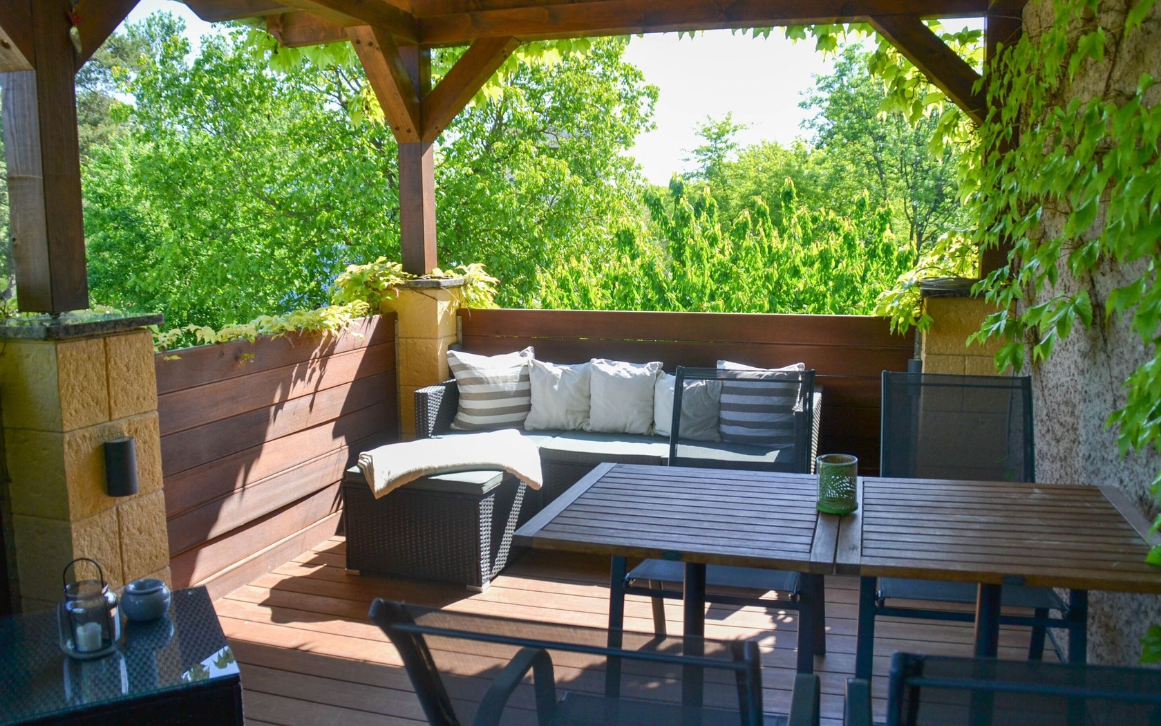 Balkon mit Sitzecke, Foto: Kerstin Geilich, Lizenz: MuT