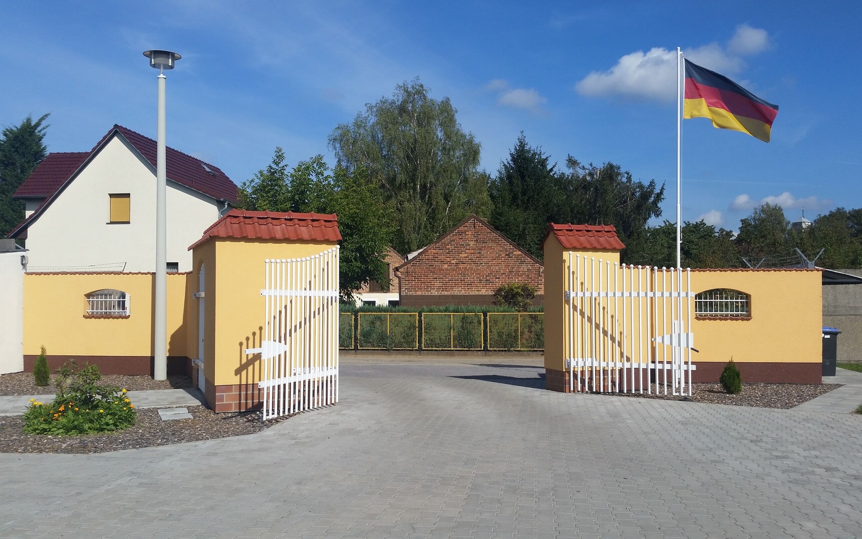 Ansicht Ein-/Ausfahrt Zimmervermietung Groß-Gastrose, Foto: MuT Guben, Foto: Kerstin Geilich, Lizenz: Marketing und Tourismus Guben e.V.