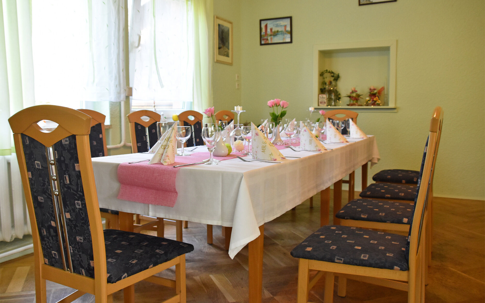 gedeckte Tafel Gaststätte Zum Apfelbaum, Foto: Kerstin Geilich, Lizenz: MuT