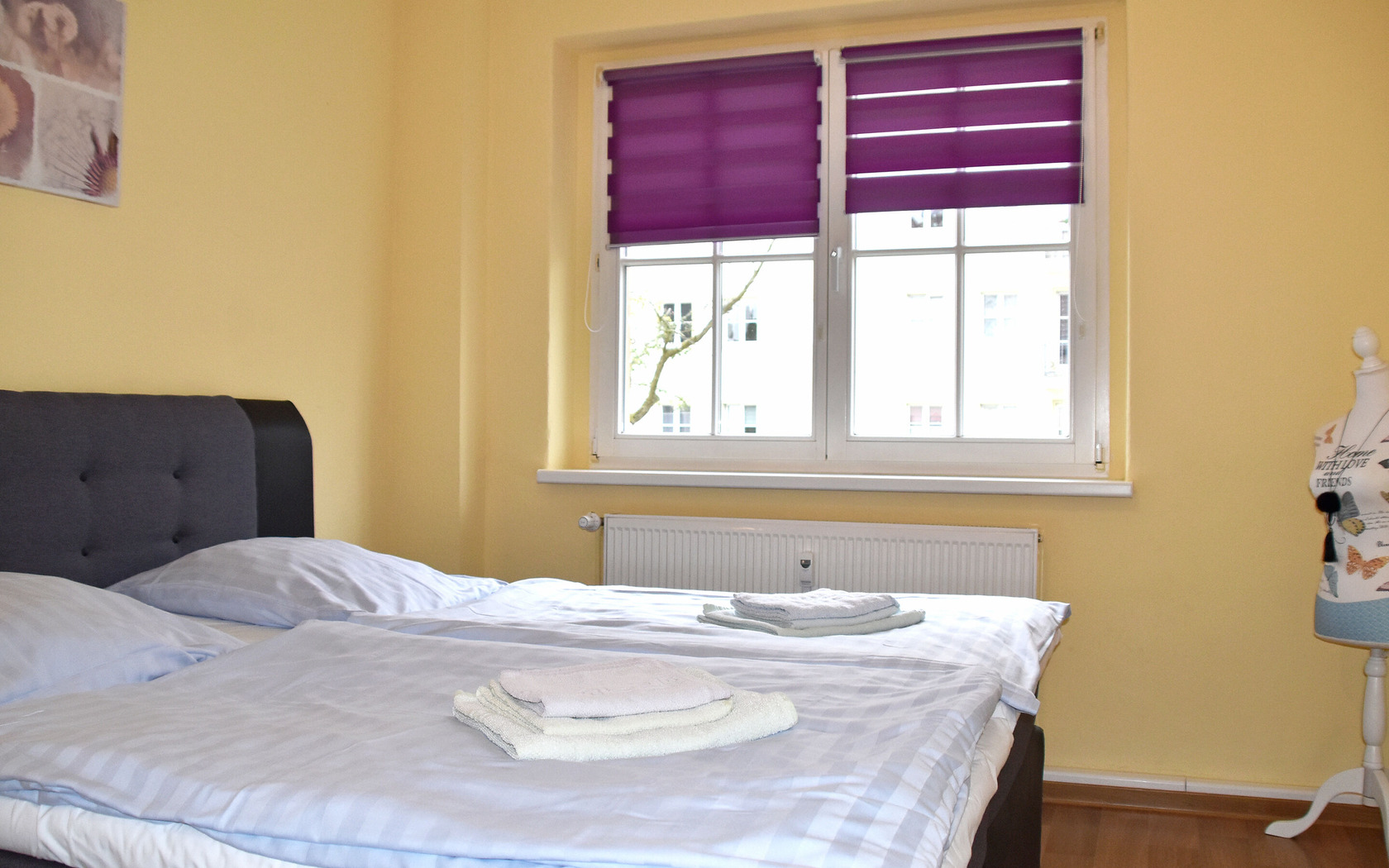 Schhlafzimmer mit Doppelbett, Foto: Kerstin Geilich, Lizenz: MuT