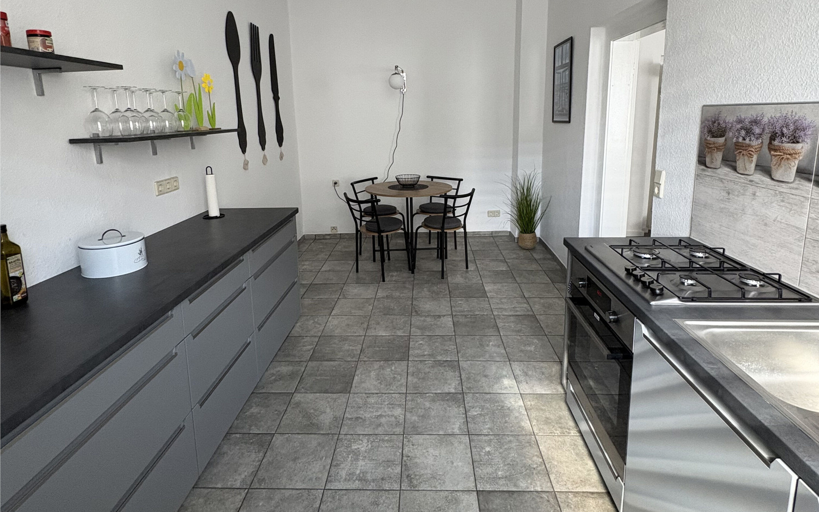 Küche, Essecke, Foto: Ferienwohnung Gubener Neißeglück 23, Lizenz: Ferienwohnung Gubener Neißeglück 23